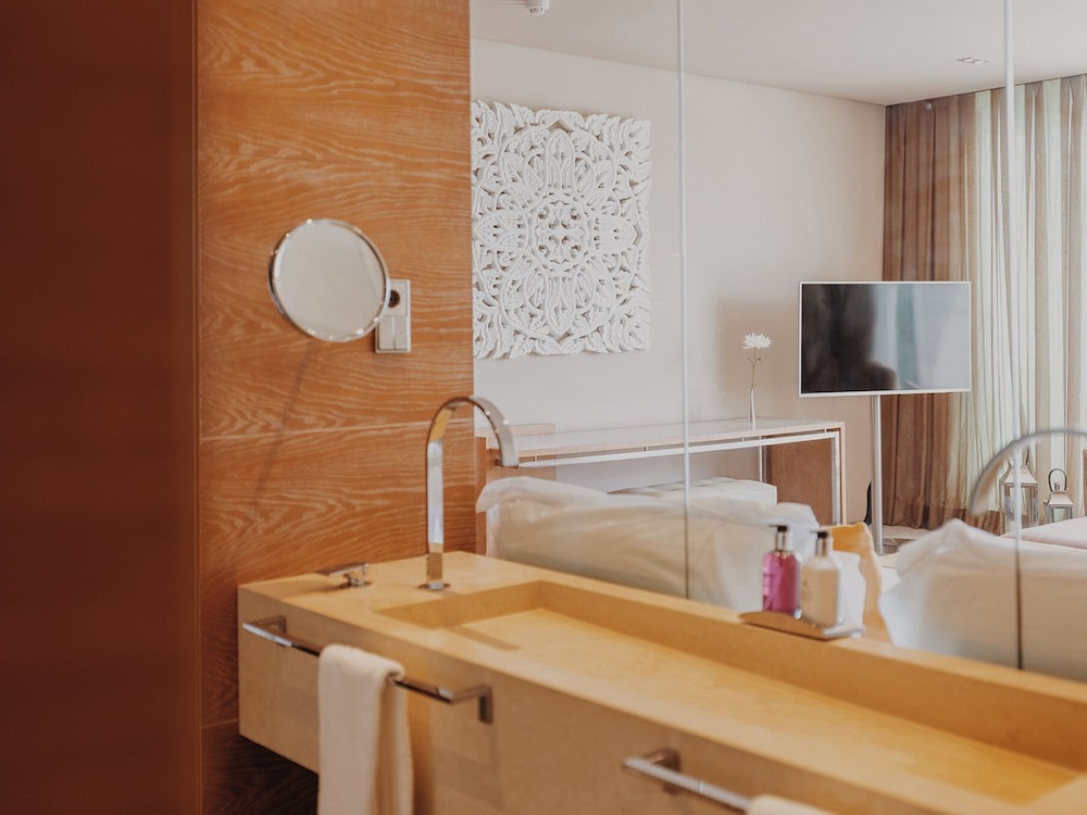 Studio Suite, Sea View, Corner (Cloud 9, Spa Access)