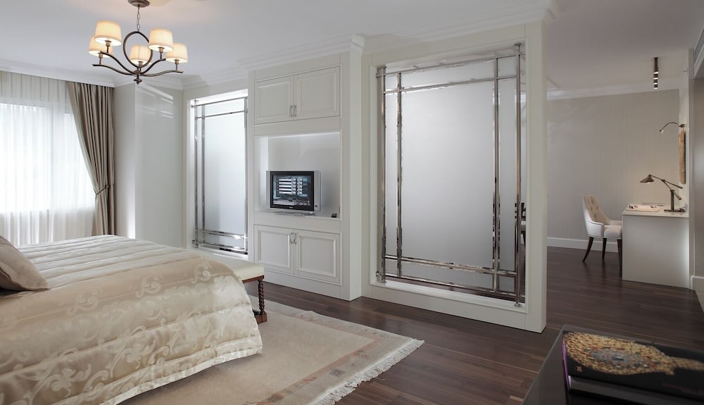 Suite - Photo 2