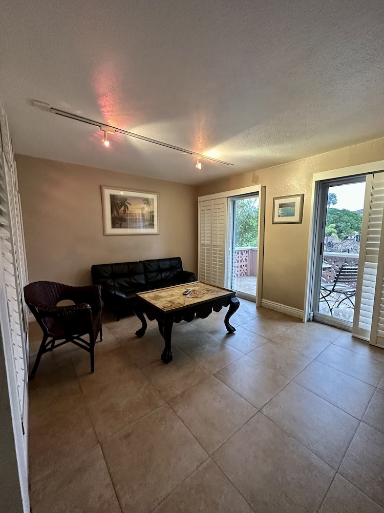 Deluxe Suite, 2 Queen Beds, Refrigerator & Microwave photo 2