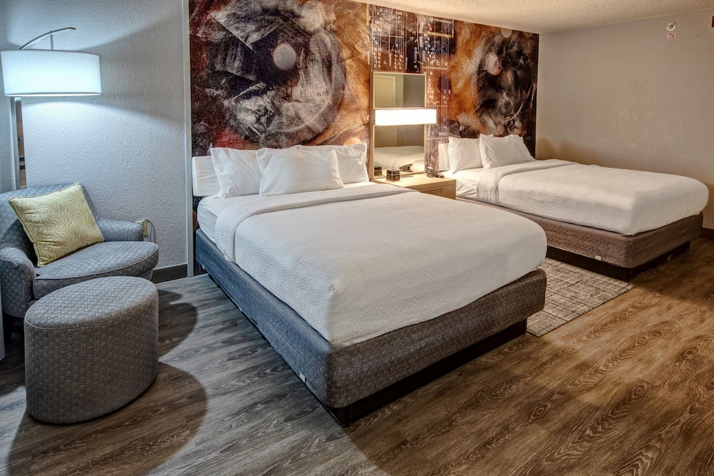Room, 2 Queen Beds, Balcony photo 2