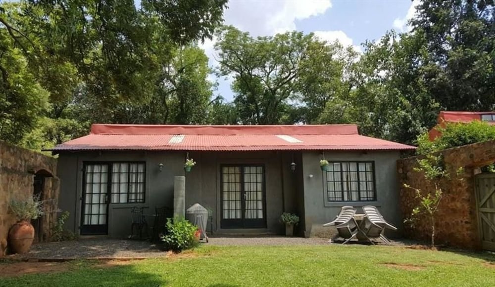 Classic Cottage, 2 Bedrooms photo 2