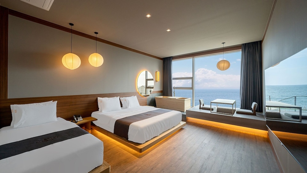 H. Hinoki Twin, Ocean View