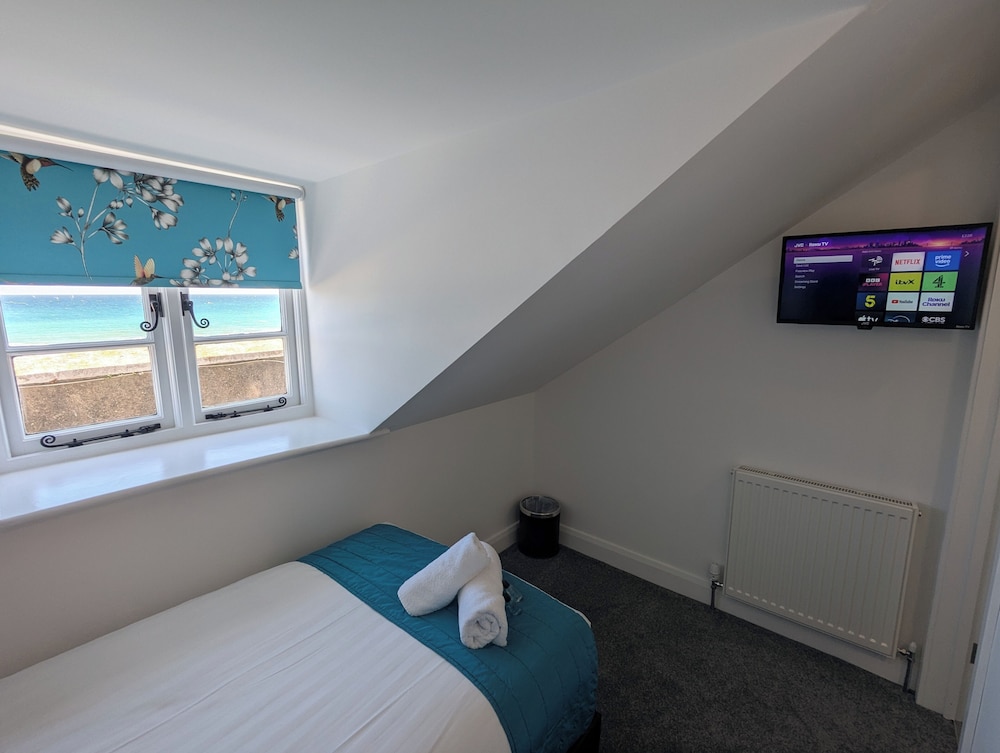 Attic Triple, Sea View - Photo 5