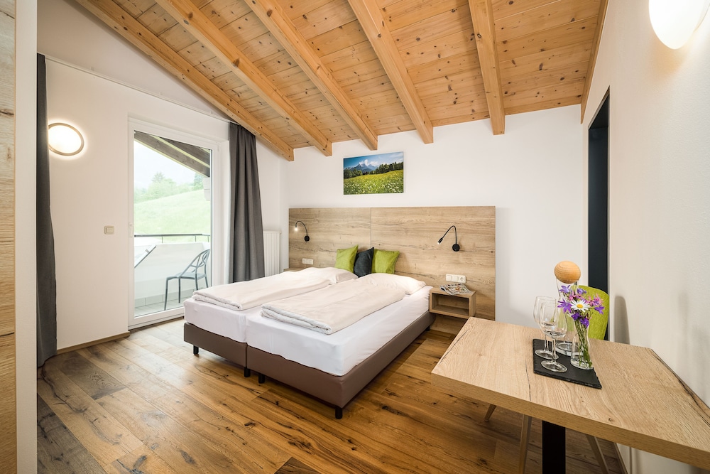 Classic Double Room, Balcony, Mountain View