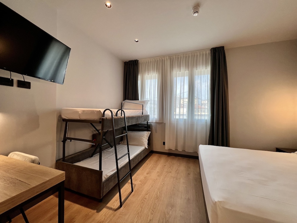 Classic Quadruple Room - Photo 4
