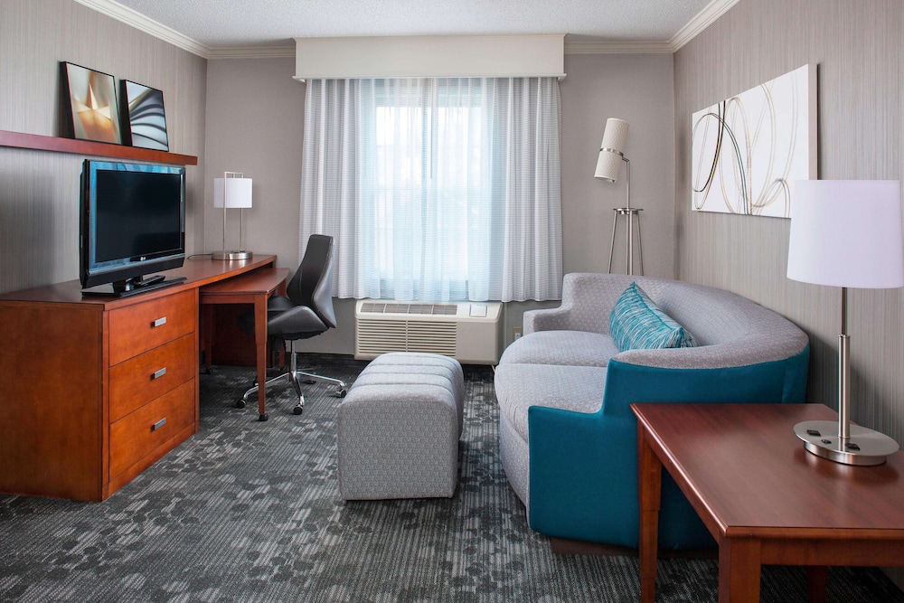 Superior Suite, 1 King Bed with Sofa bed (One Bedroom) - Photo 3