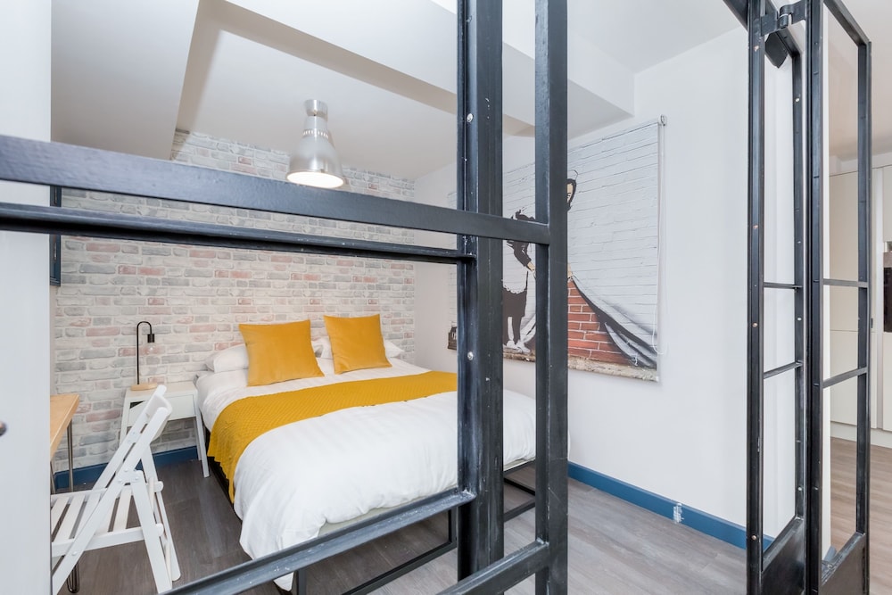 Studio, 1 Double Bed with Sofa bed photo 2