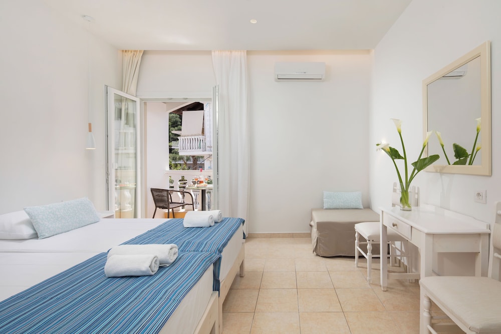 Classic Double or Twin Room, Balcony - Photo 2