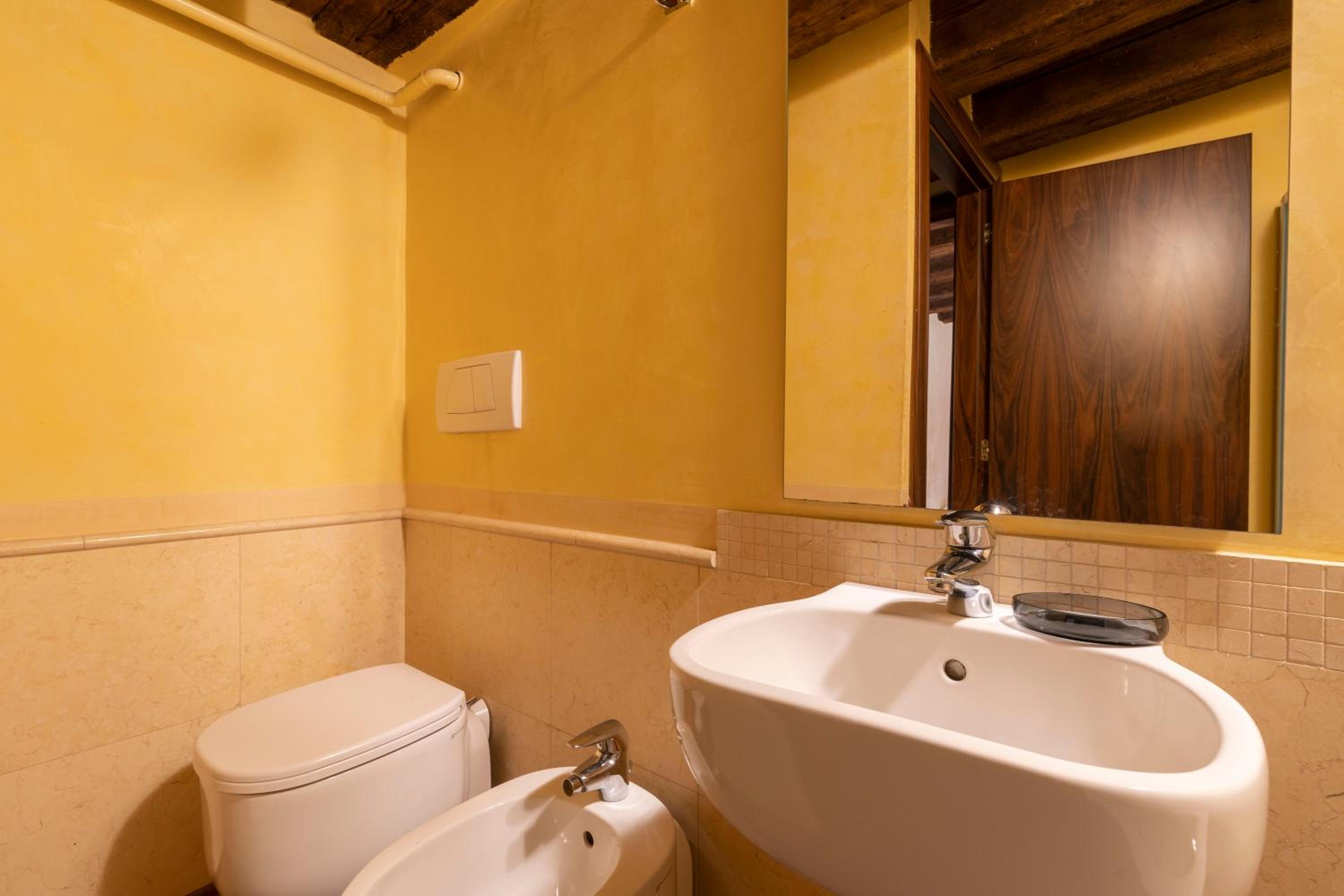 Two-Bedroom Apartment with 2 Bathrooms  photo 2