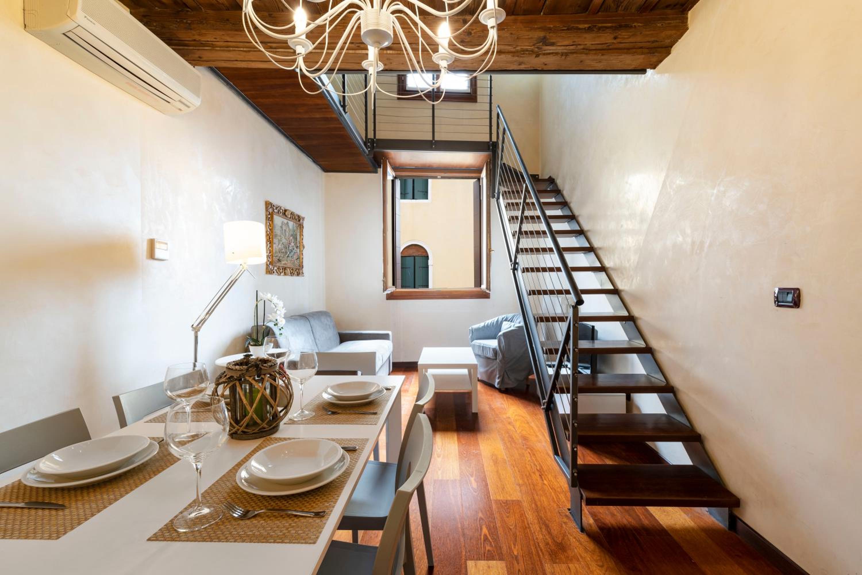 Apartment - Split Level with 2 bathrooms photo 3
