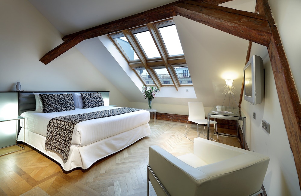 Deluxe Double Room Single Use
