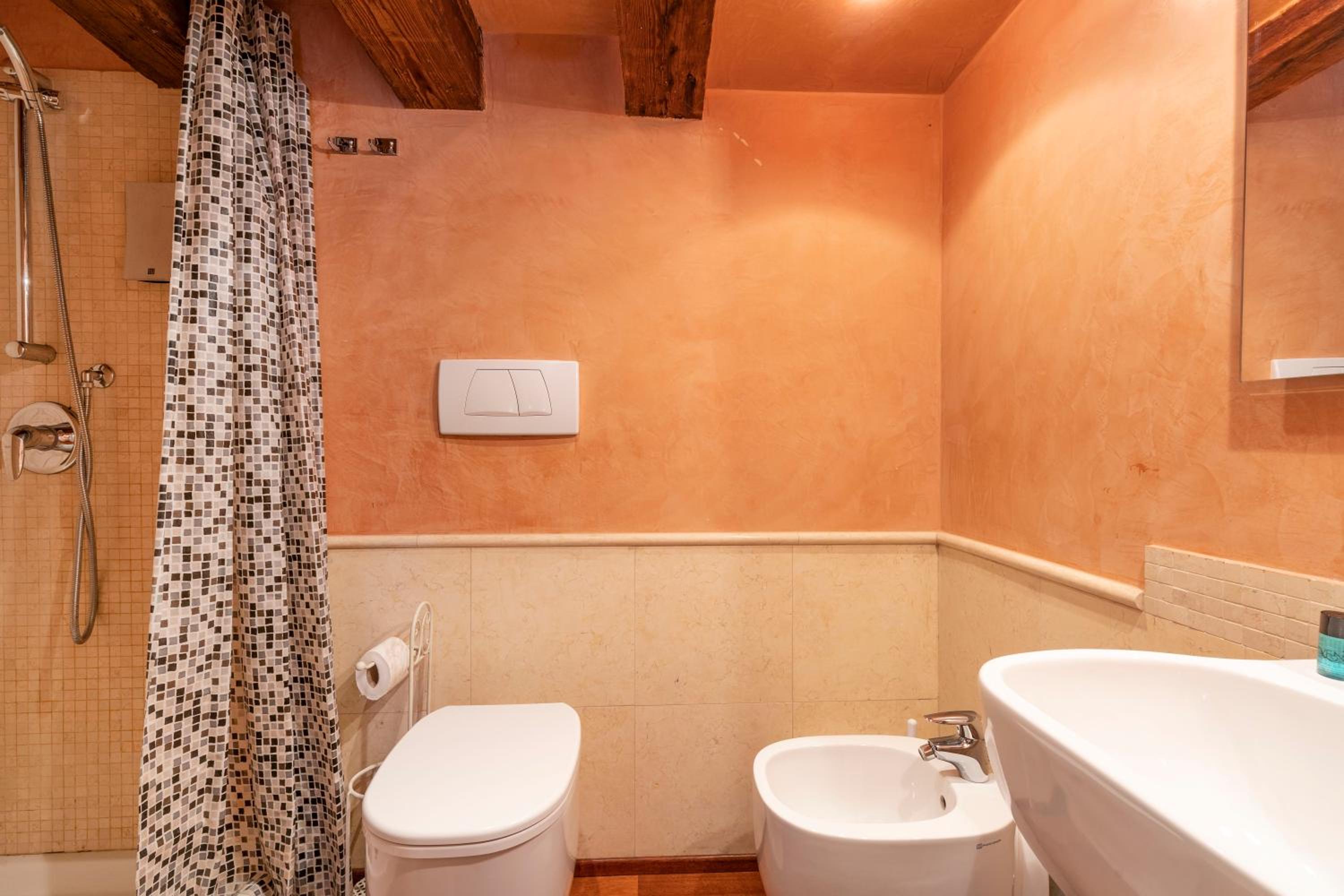 Apartment - Split Level with 2 bathrooms photo 3
