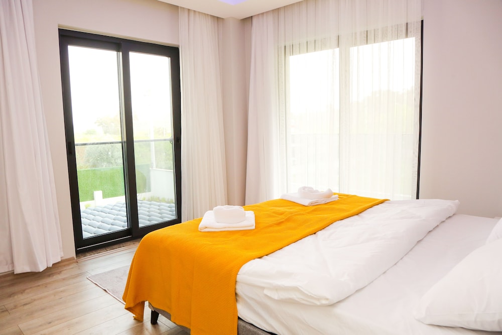 Luxury Villa, 4 Bedrooms, Non Smoking, Mountain View photo 1