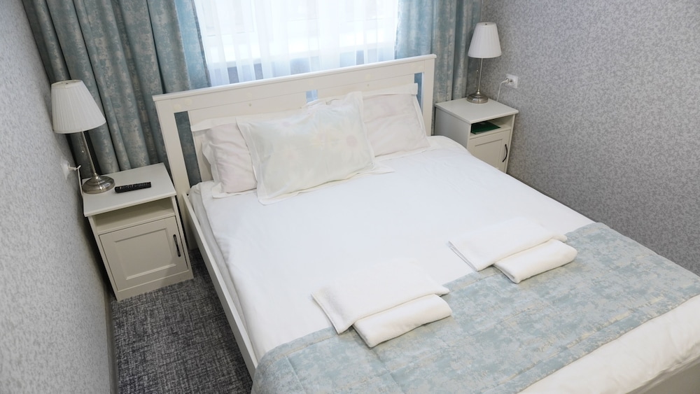 Standard Room, 1 Queen Bed photo 2