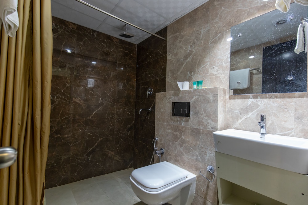 Deluxe Room - Photo 5