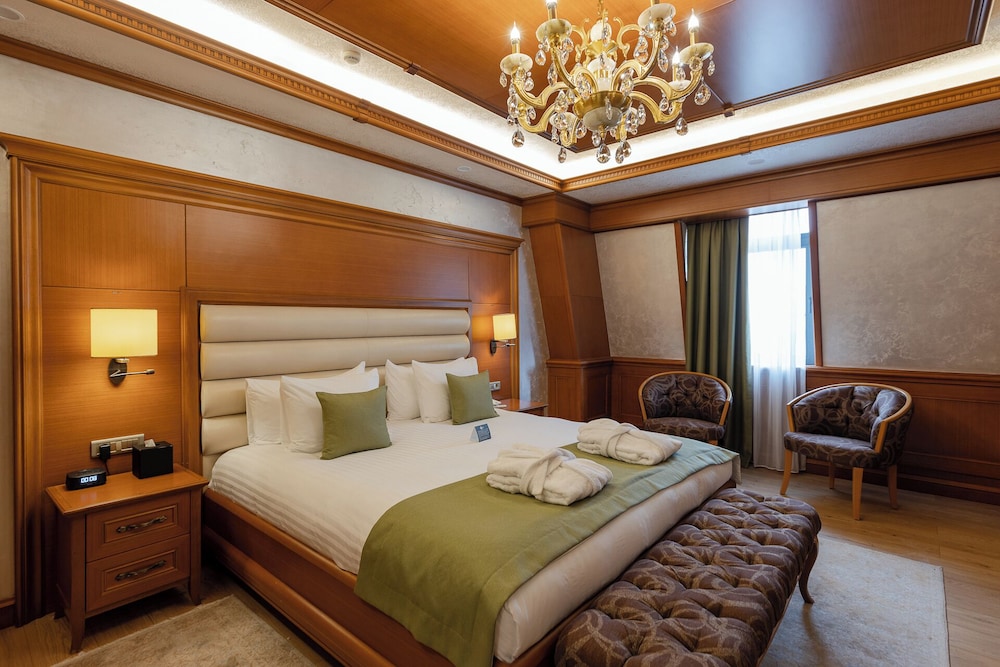 Presidential suite City view photo 3