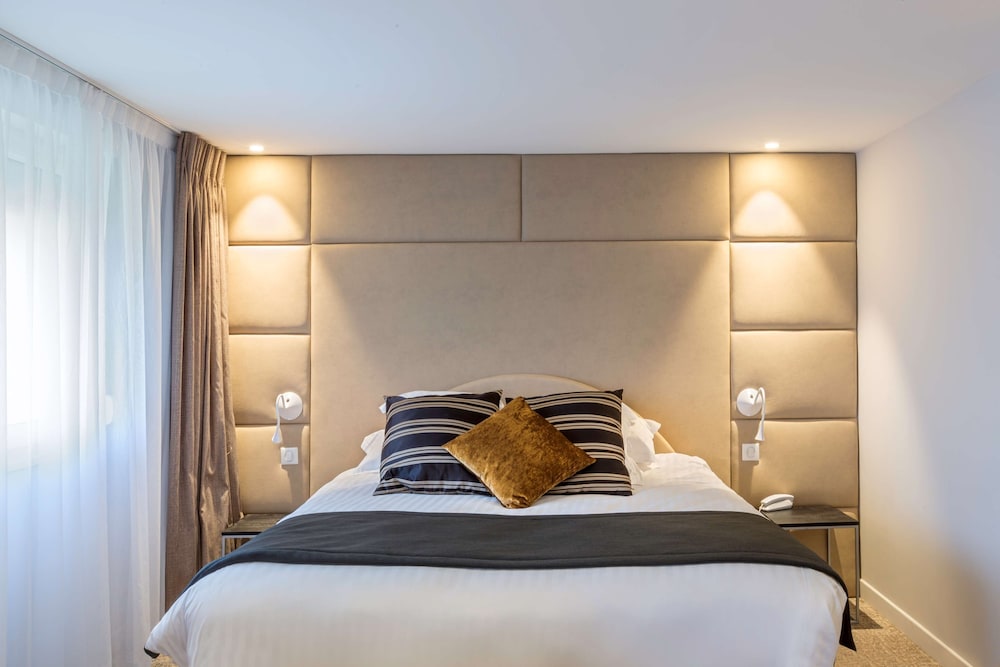 Family Room, 1 King Bed, Non Smoking (Converts to 2 Twin Beds;with Sofabed) - Photo 8