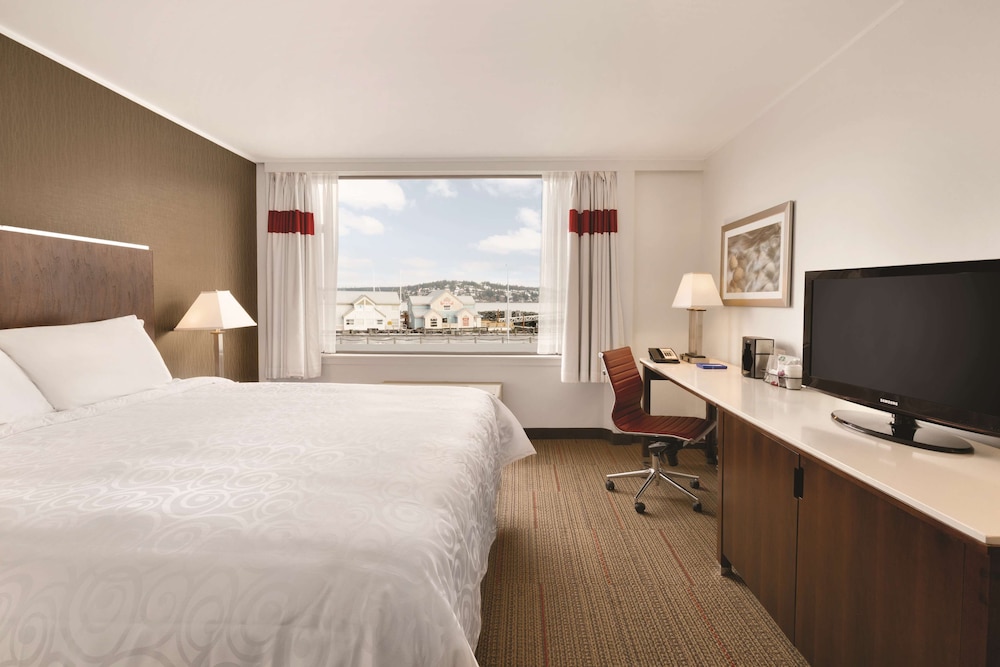 Premium Room, 1 King Bed with Sofa bed, Bathtub
