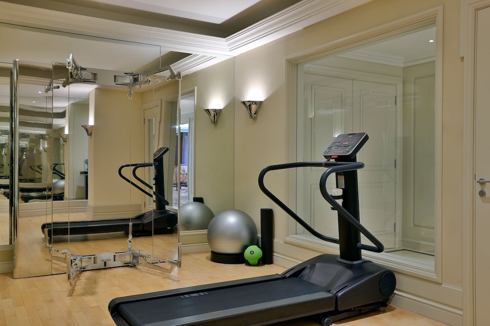 Luxury Suite, 1 King, Sea View, Breakfast, Dubai Airport Transfers, Club Lounge access, Happy Hour photo 2
