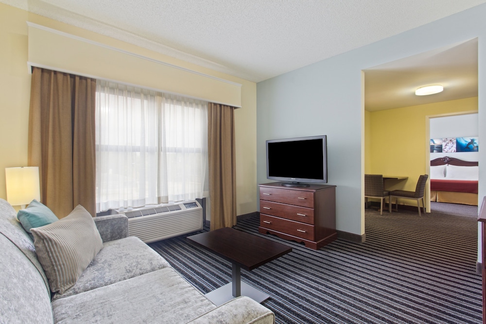 Suite, 1 King Bed (Additional Living Area) - Photo 3