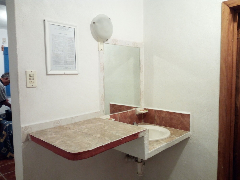 Basic Double Room, 2 Double Beds photo 3