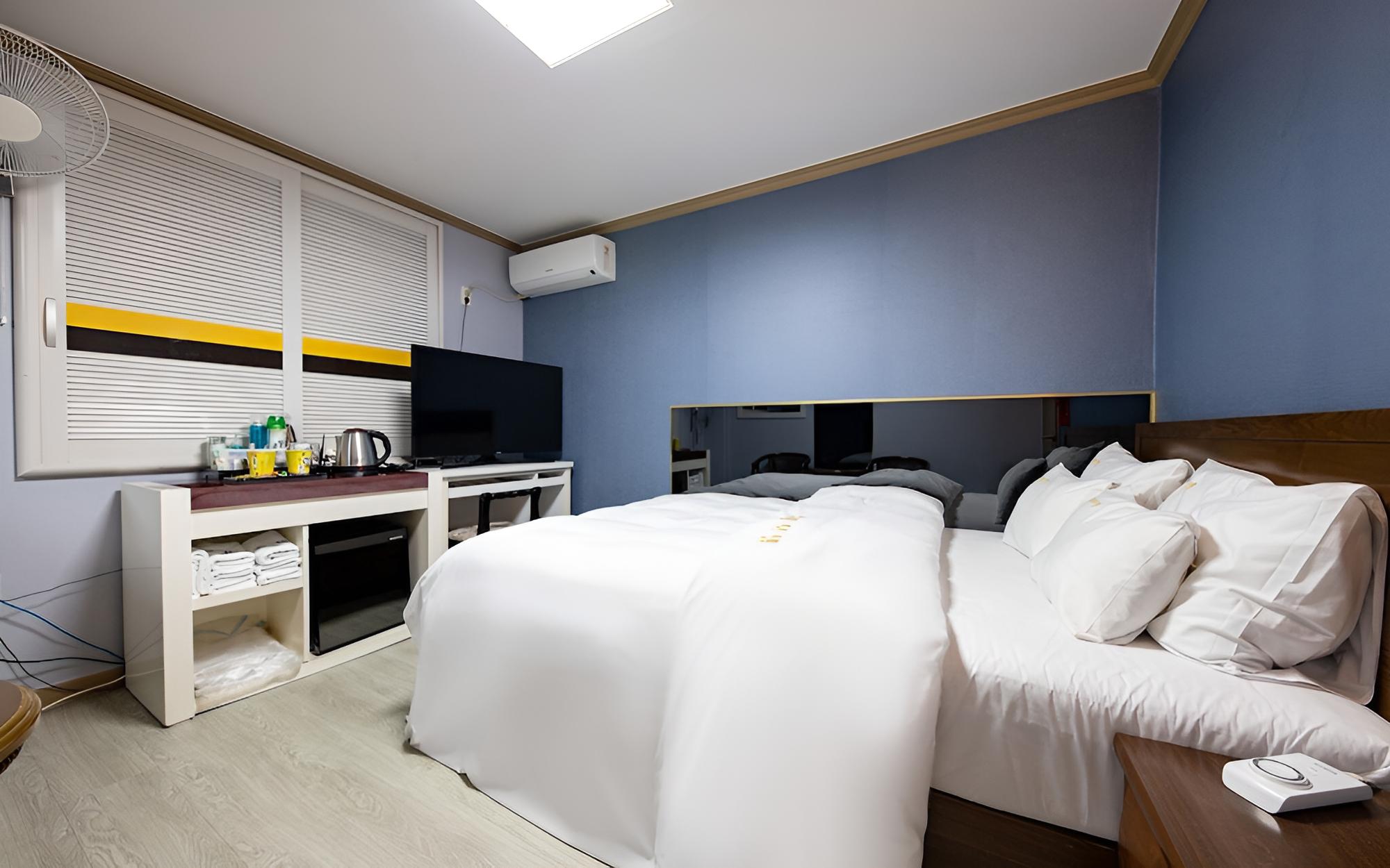 Room (General room) - Photo 1