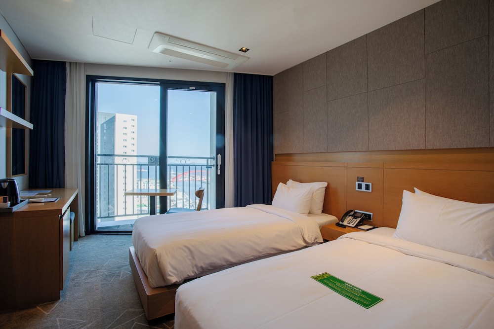 [Healing Stay PKG] Standard Twin Room (Half Ocean View) + Choksan SPA pass for 2