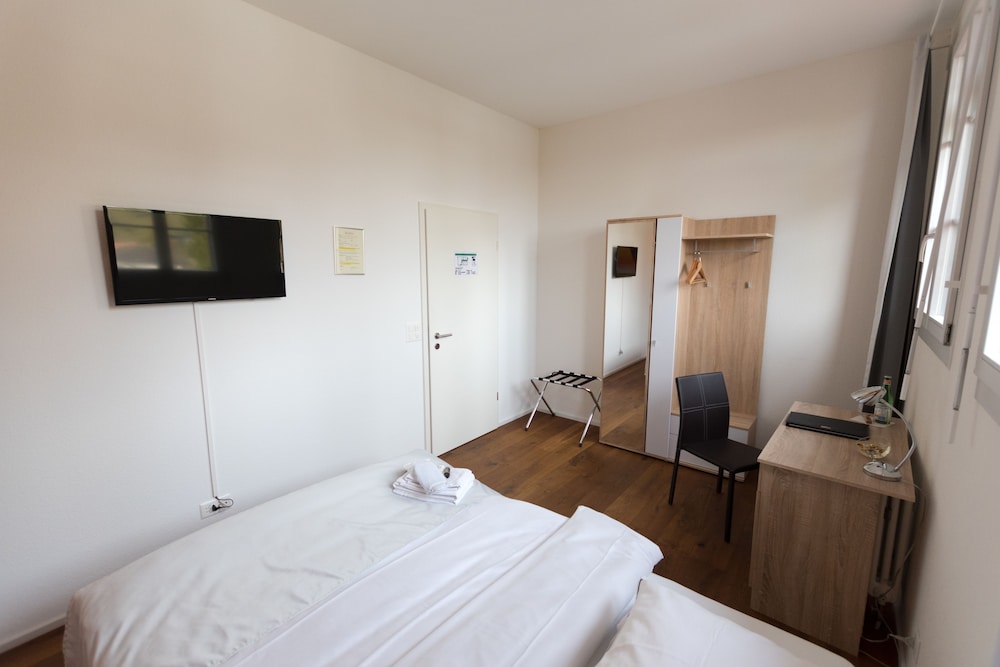 Single Room, Shared Bathroom photo 1