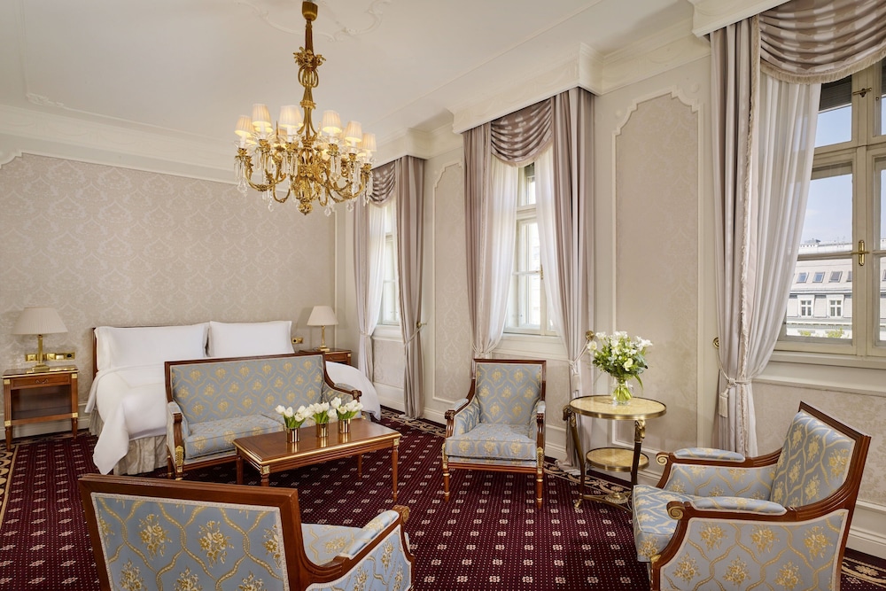 Junior Suite, 2 Twin Beds, City View