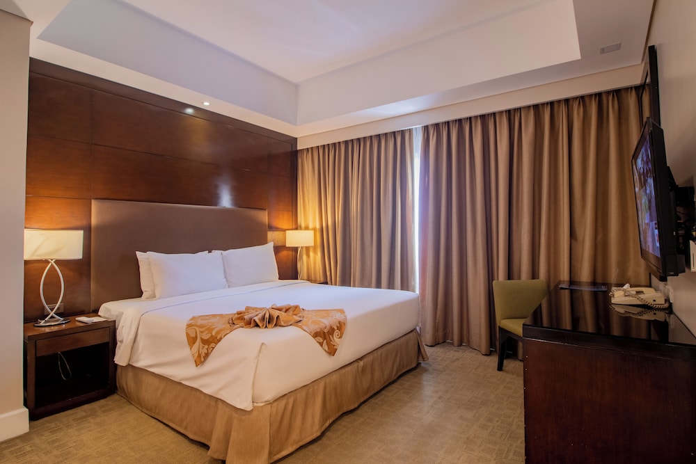 Executive Suite - Photo 9