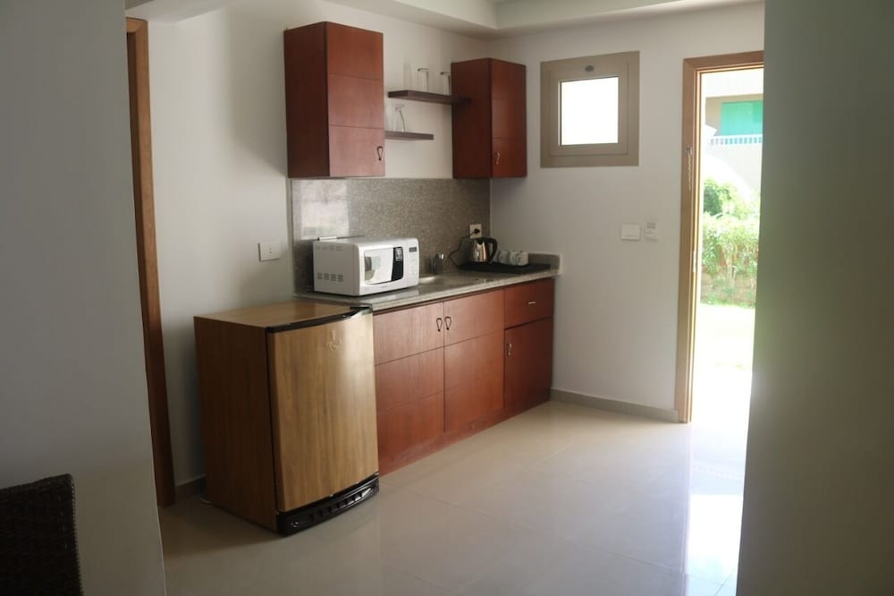 Suite, 2 Bedrooms - Photo 25