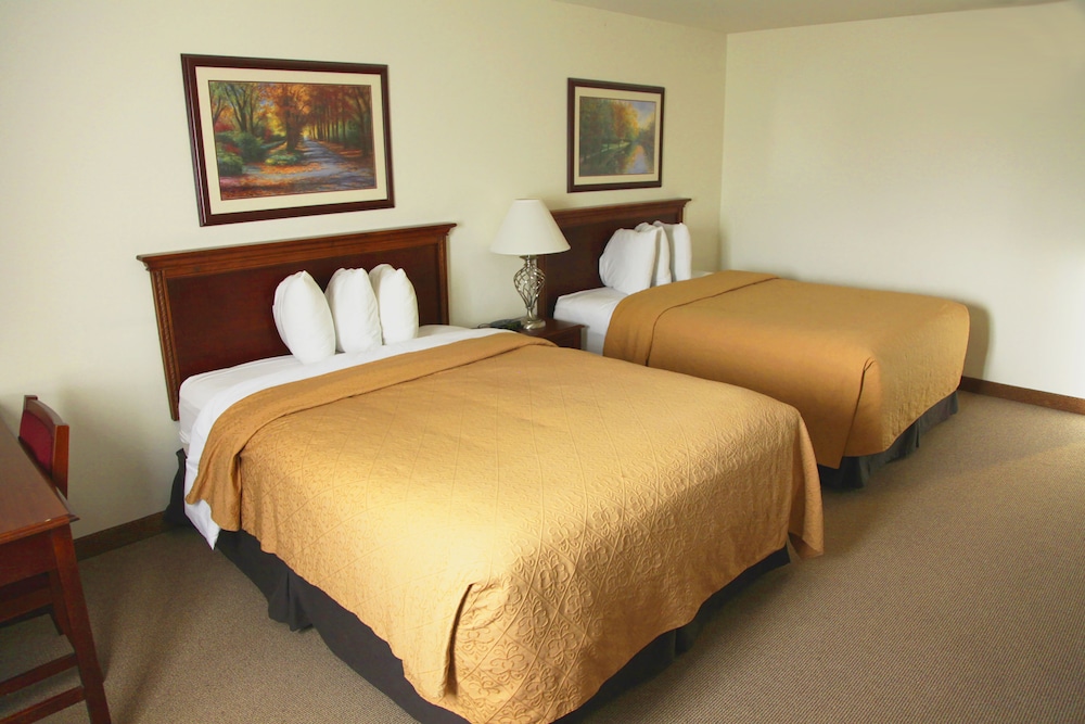 Deluxe Room, 2 Queen Beds, Refrigerator & Microwave - Photo 2