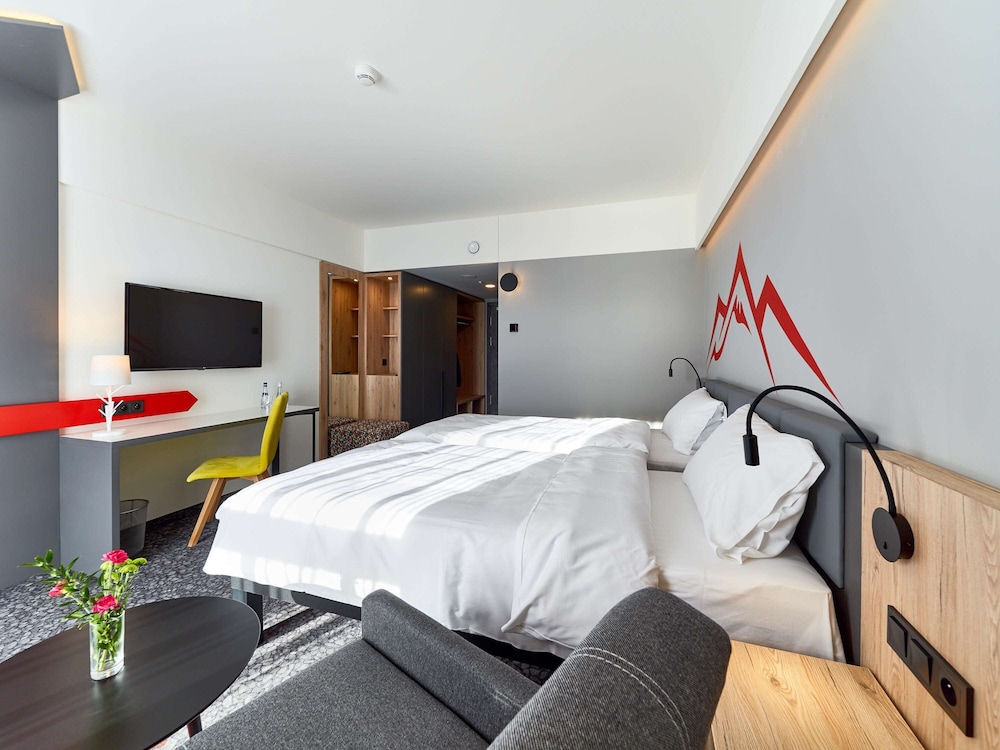 Room, 1 Twin Bed - Photo 9