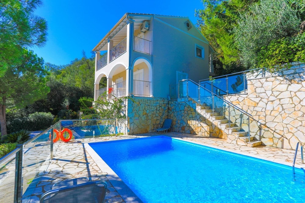 Villa photo 1