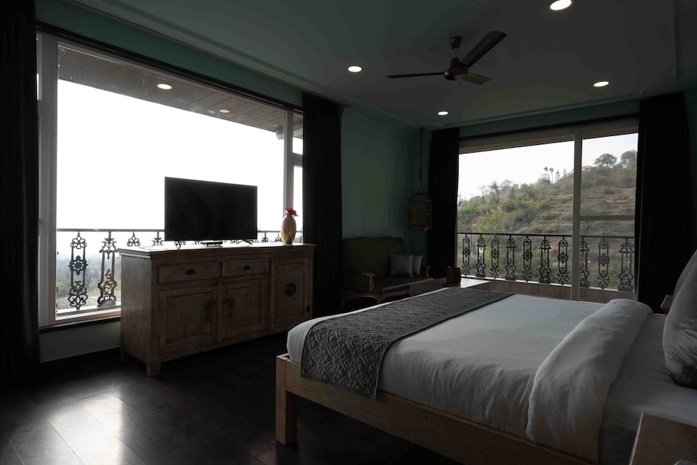 Suite Room - Photo 2