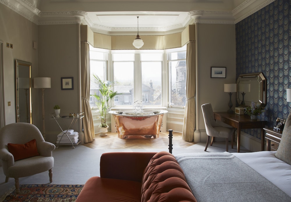 The Roseate Suite (located at 4 West Coates) thumbnail 6