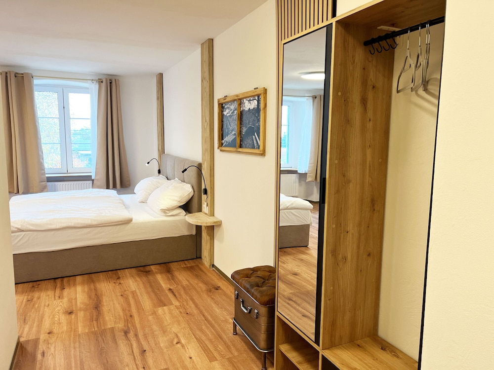 Deluxe Double Room, Private Bathroom, Courtyard View (Doppelzimmer Komfort) photo 2