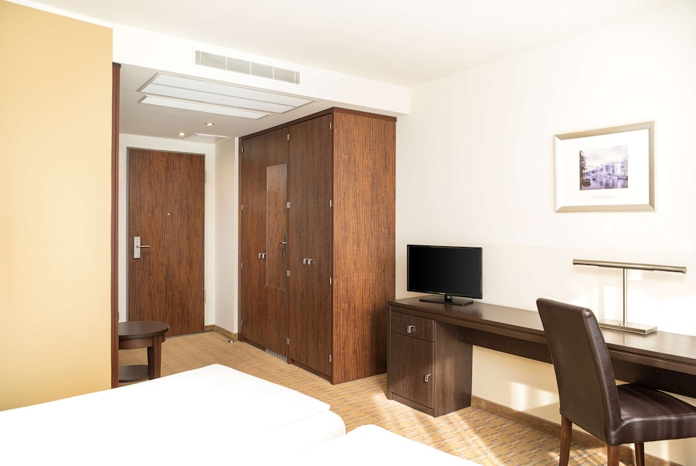 Twin Room with a view of the inner courtyard