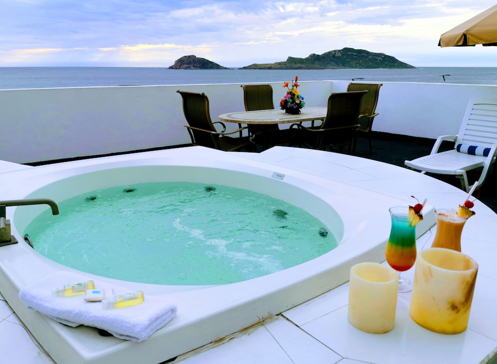 Suite, 1 King bed, Ocean View - Photo 7