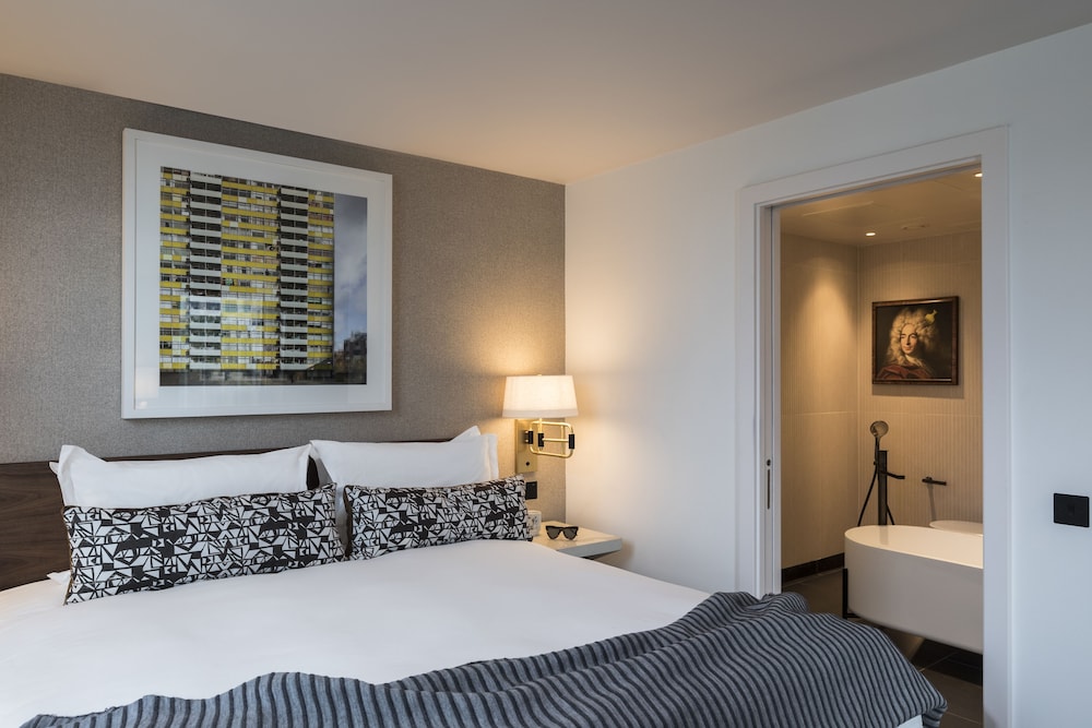 Collector Suite, 1 King Bed, 1 Sofa Bed