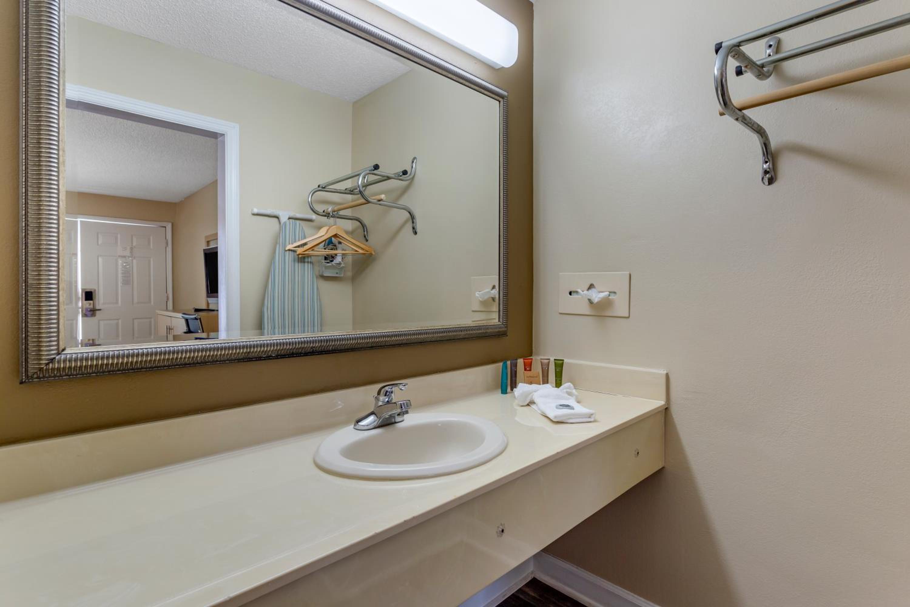 Standard Double Room - Photo 4