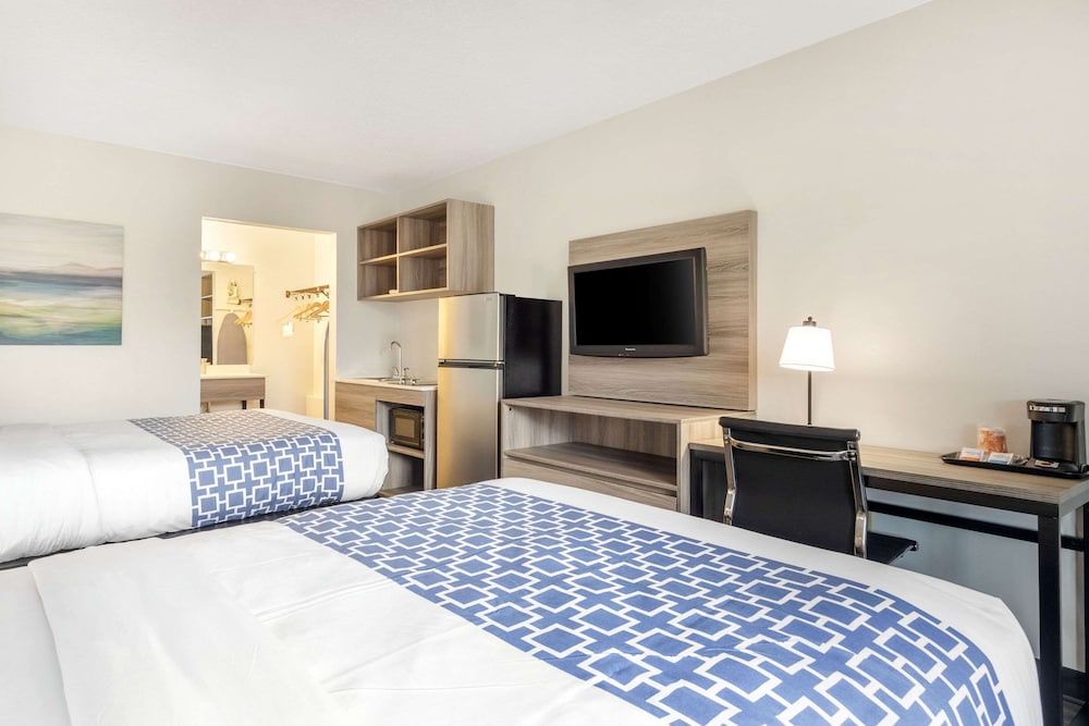 Room, 2 Double Beds, Non Smoking (Efficiency) - Photo 8