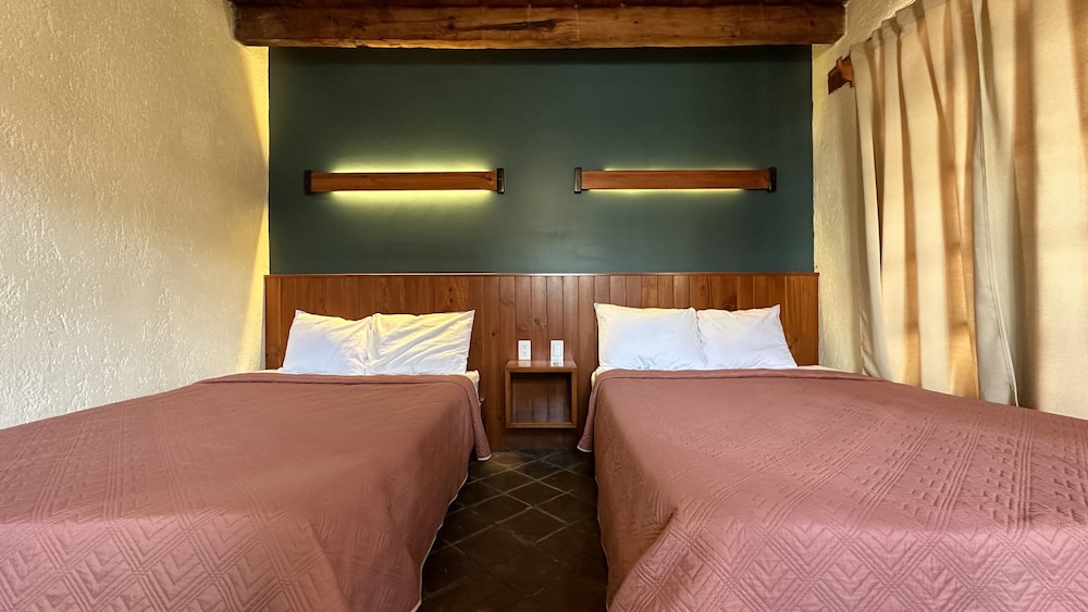 Standard Room, Multiple Beds, Resort View photo 1