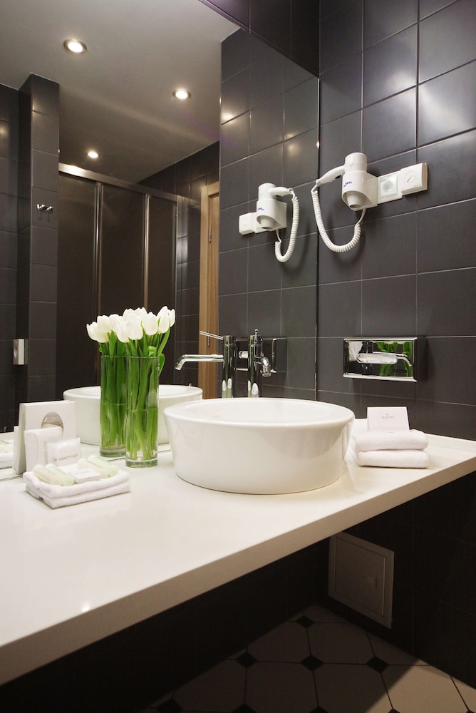 Superior Double or Twin Room, River View photo 2