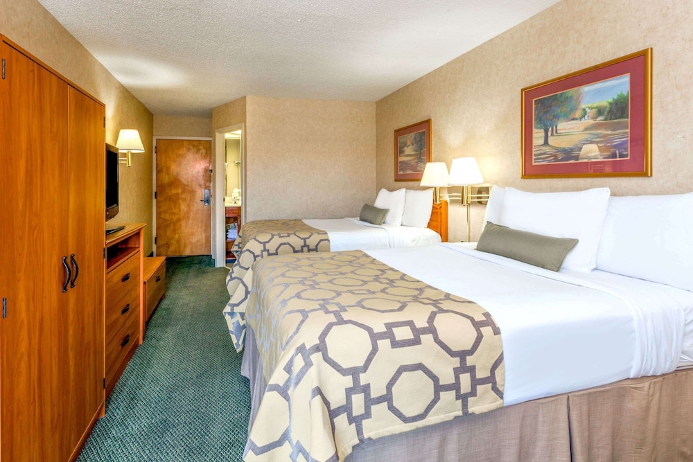 Room, 2 Double Beds, Non Smoking - Photo 1