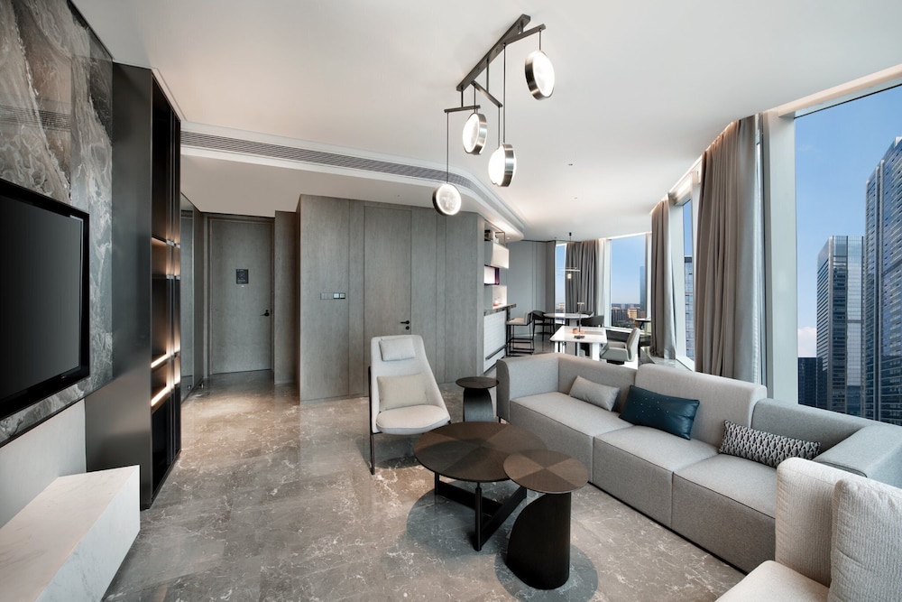 Suite, 1 Bedroom - Photo 1