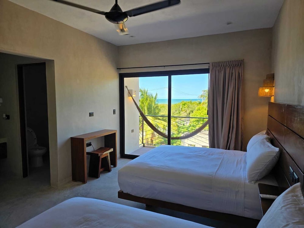 Deluxe Double Room, 2 Queen Beds, Balcony, Sea View
