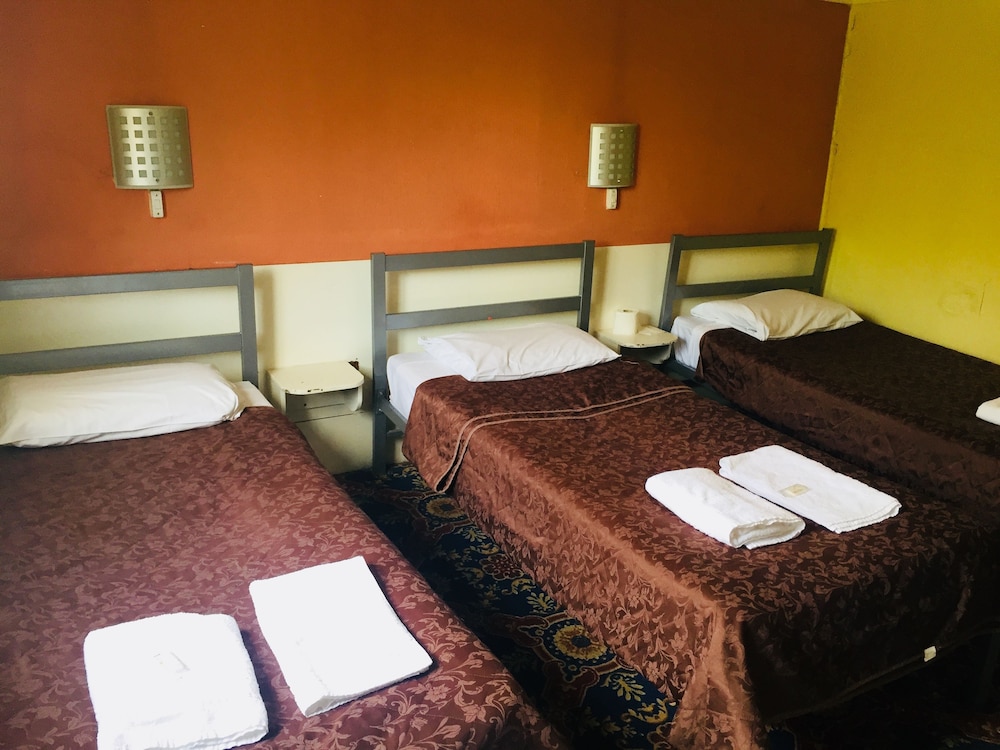 Standard Triple Room, Ensuite photo 1