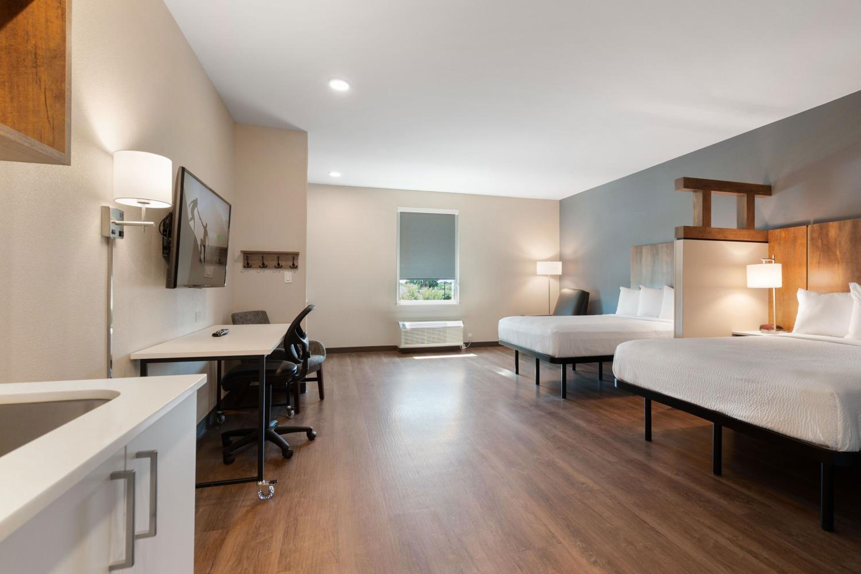 Ideal Studio with Two Queen Beds - Non-Smoking - Photo 6