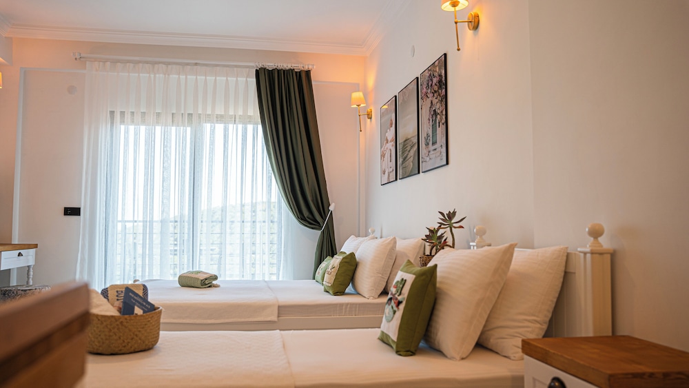 Deluxe Triple Room, Balcony, Sea View - Photo 17